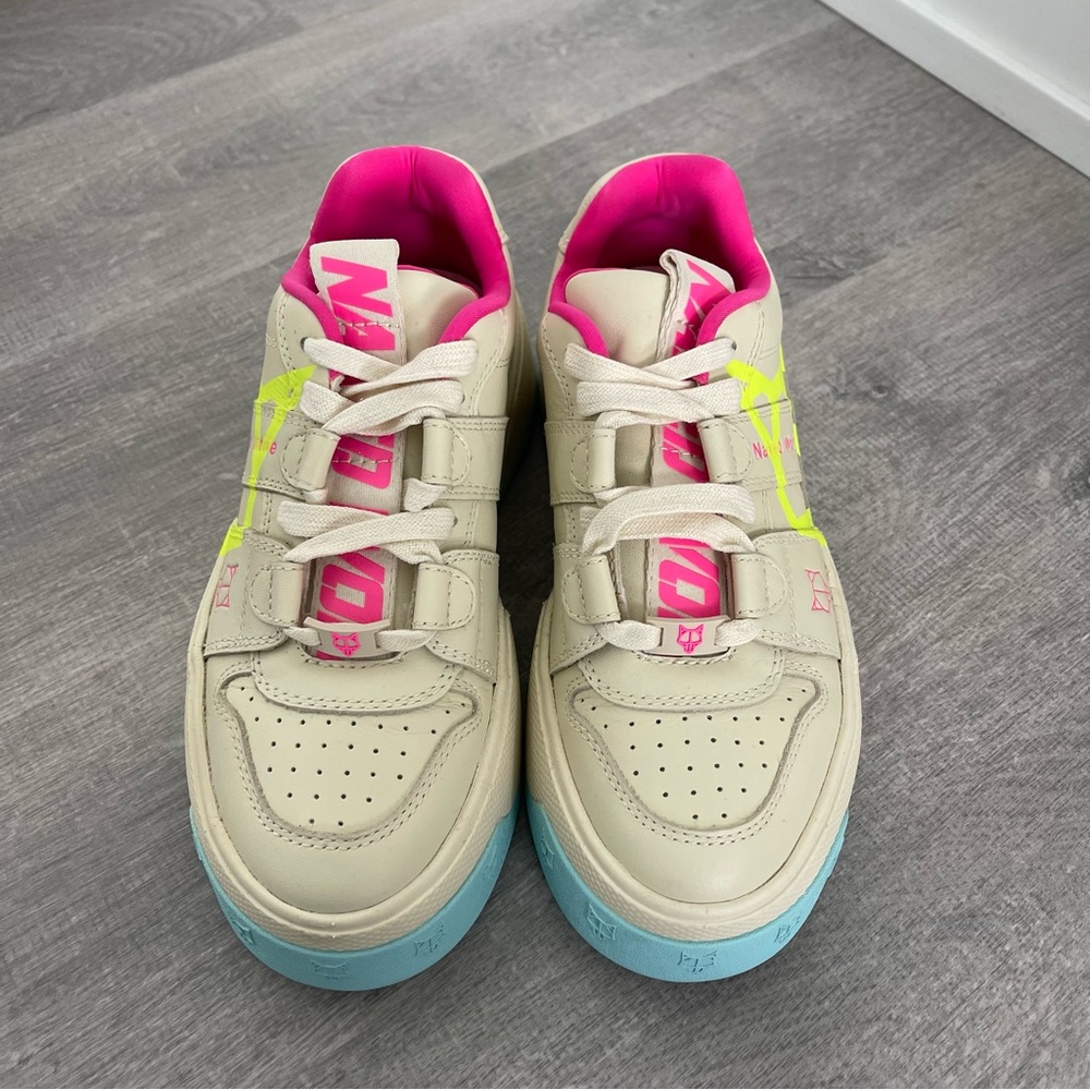 🖤 Naked Wolfe Size 7